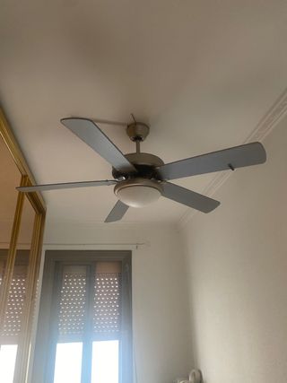 Ventilador de techo con luz y mando de segunda mano por 55 Ventilador de techo con luz y mando de segunda mano por 55
