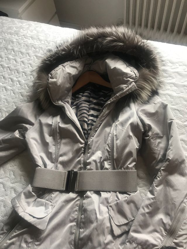 Abrigo Con capucha de zorro plateado