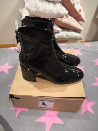 Botines charol tacon bershka de segunda mano por 12 EUR en Balaguer en  WALLAPOP