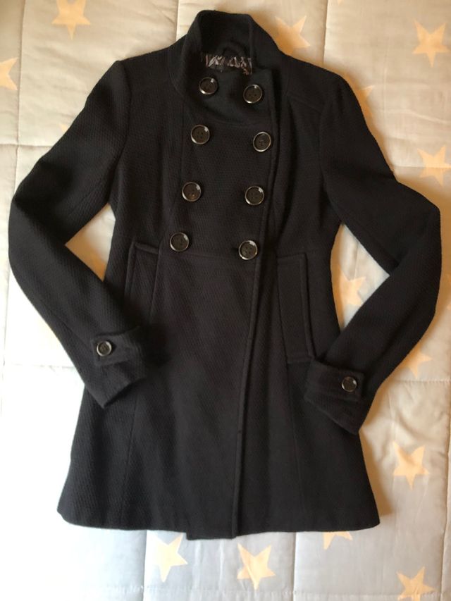 Abrigo abotonado clásico