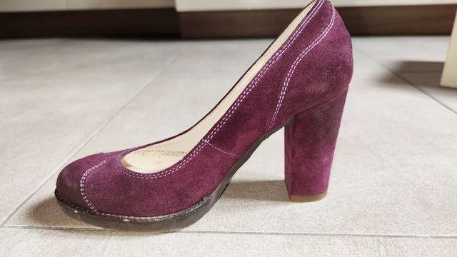 Zapatos morados de Diesel.