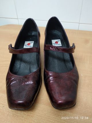 Zapatos mujer talla 34 de segunda mano por 4 EUR en Valladolid en WALLAPOP
