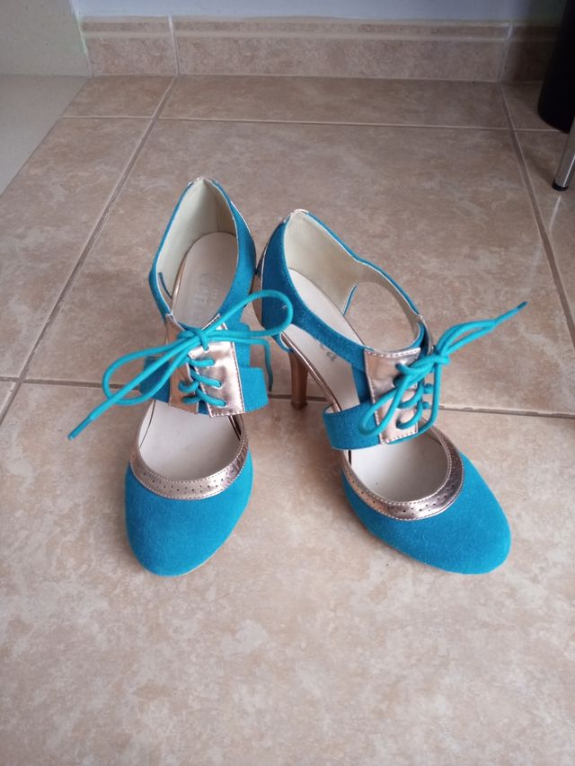 Zapatos botines de tacon símil piel