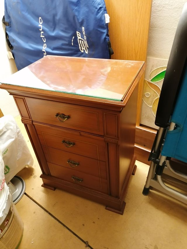 Mesita con cristal y estructura cama