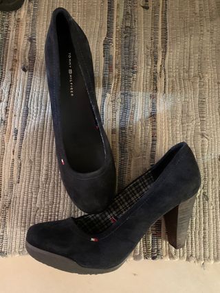 Zapatos de tacón Tommy Hilfiger de segunda mano por 20 EUR en Valencia en  WALLAPOP