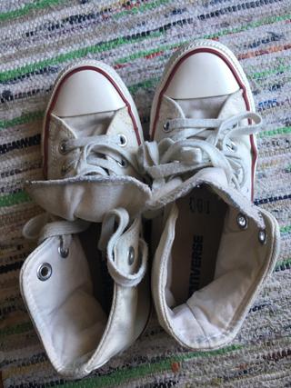 Converse bota con tachas de segunda mano por 10 EUR en Villava en WALLAPOP