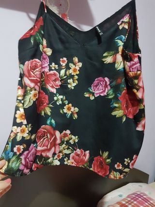 Blusa tirantes Stradivarius Talla L de segunda mano por 2 EUR en Madrid en  WALLAPOP