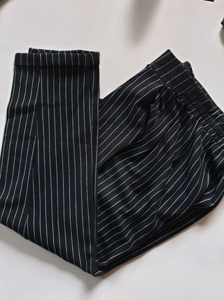 Pantalón Stradivarius,raya diplomática de segunda mano por 10 EUR en A  Coruña en WALLAPOP