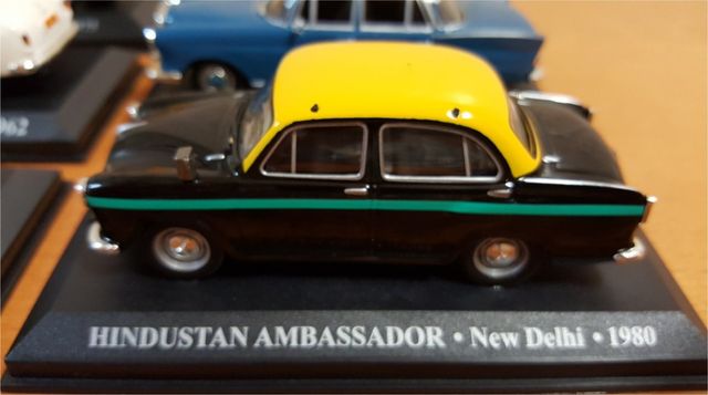 Cohes de colección en miniatura.