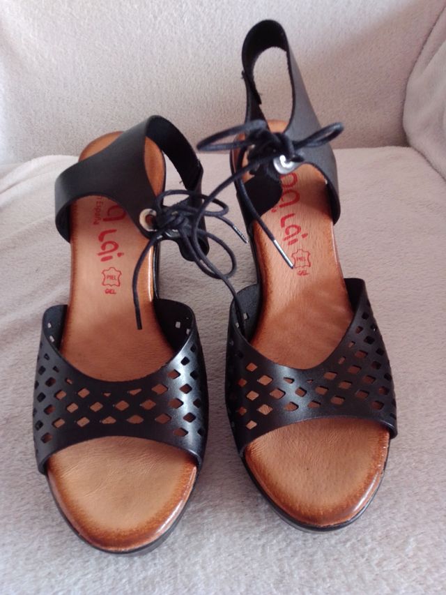 Sandalias de piel con tacón