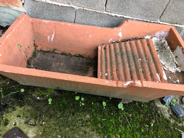 Pila de lavar antiguas por unidad.