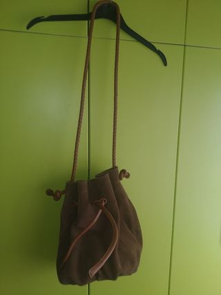 Bolso bombonera Zara de segunda mano por 7 EUR en Valladolid en WALLAPOP