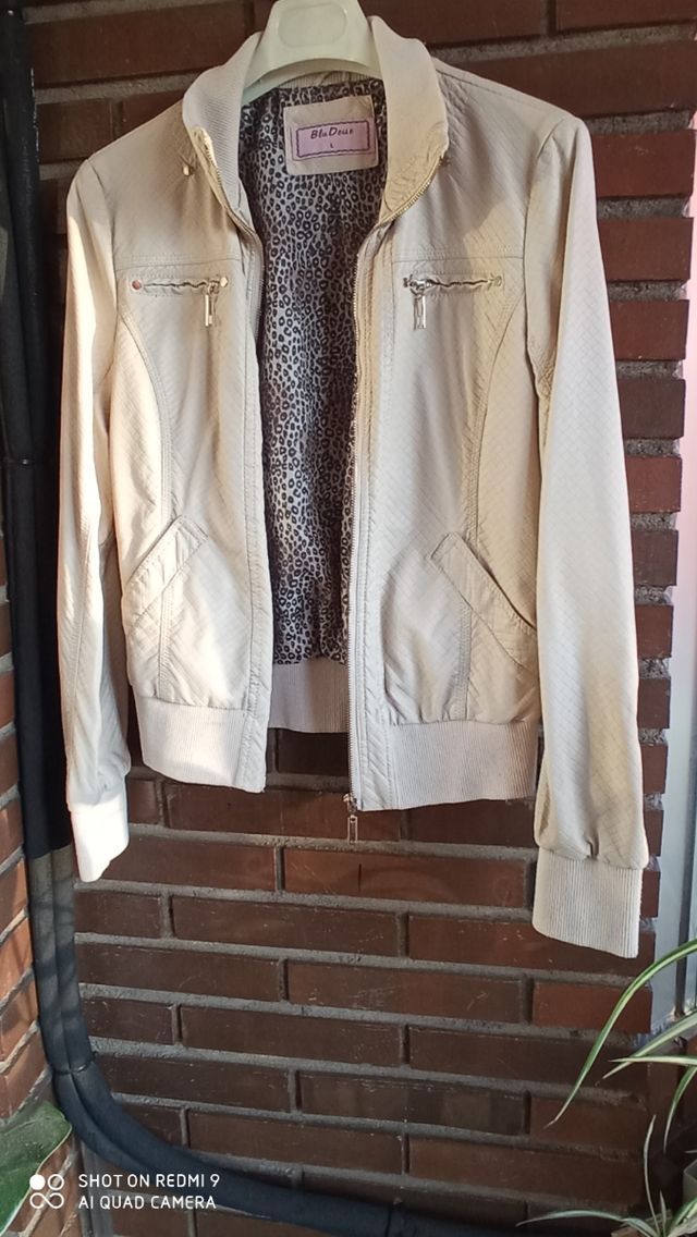 cazadora beige nueva talla 42