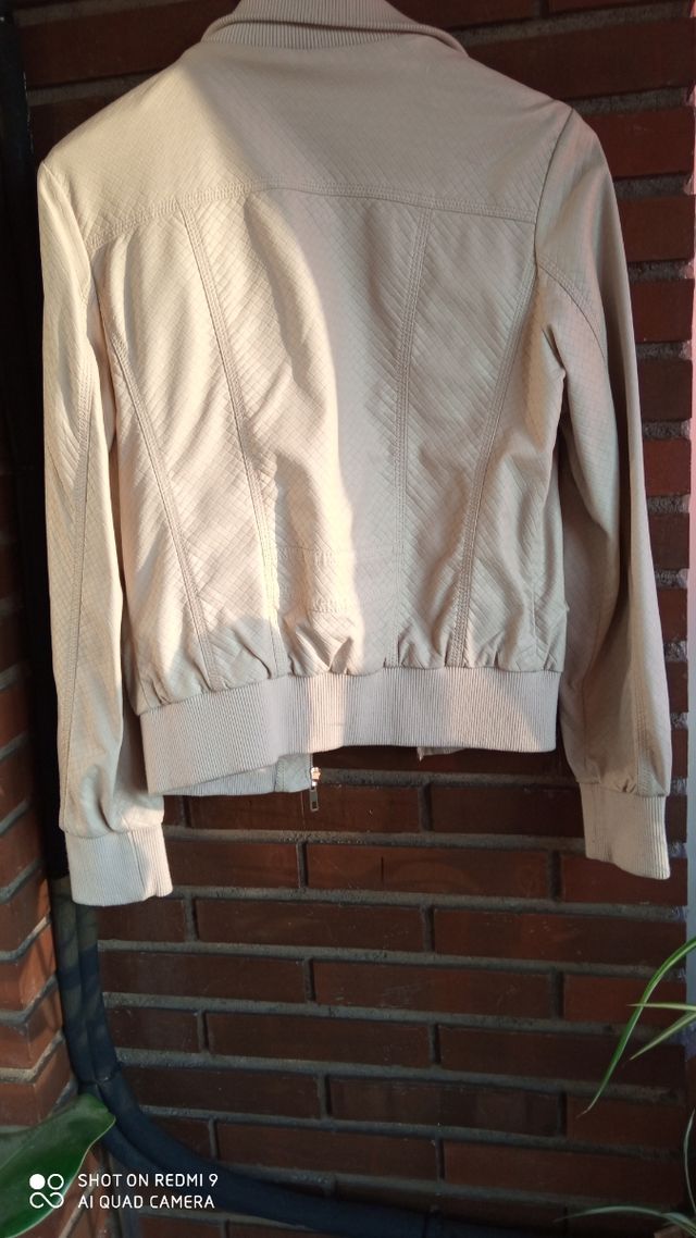 cazadora beige nueva talla 42