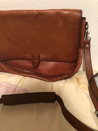 Mochila bandolera Massimo Dutti piel de segunda mano por 35 EUR en Valencia  en WALLAPOP