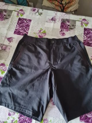 Pantalon corto Decathlon de segunda mano por 3 EUR en Lozoya del Valle en  WALLAPOP