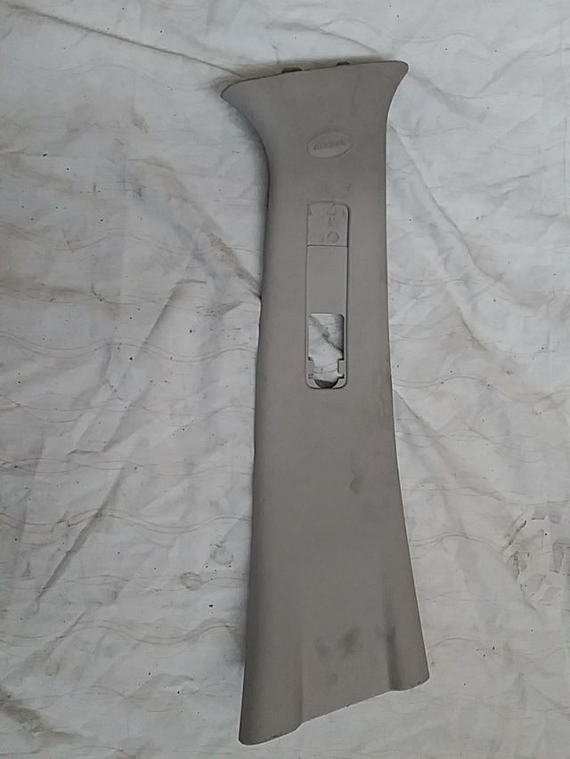 Embellecedor de pilar central superior citroen C3