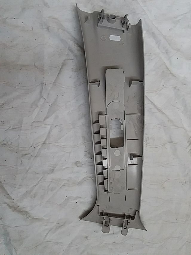 Embellecedor de pilar central superior citroen C3