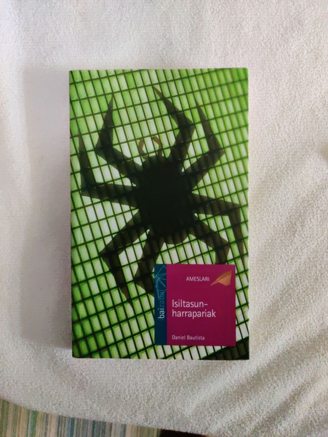 Isiltasun harrapariak, Daniel Bautista