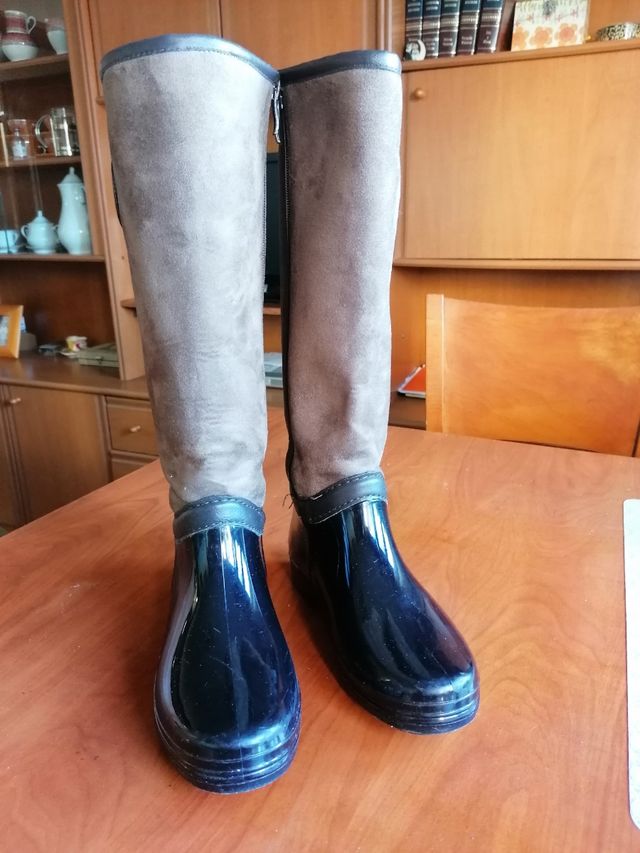 Botas marrones altas. Rebajado a 4€
