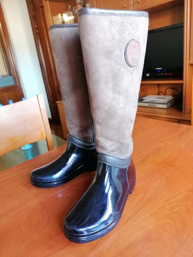 Botas marrones altas. Rebajado a 4€