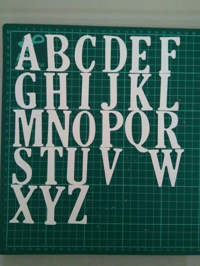 Letras y numeros troquelados