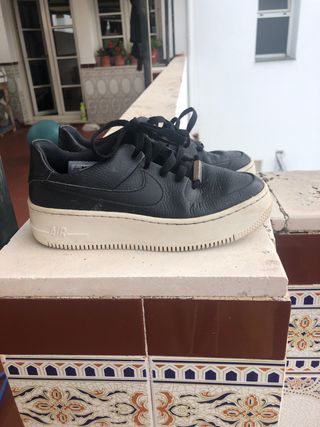 ZAPATOS NIKE AIR FORCE 1 de segunda mano por 30 EUR en Villacadima en  WALLAPOP