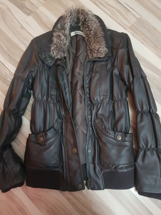 Chaqueta cuero acolchada mujer Stradivarius