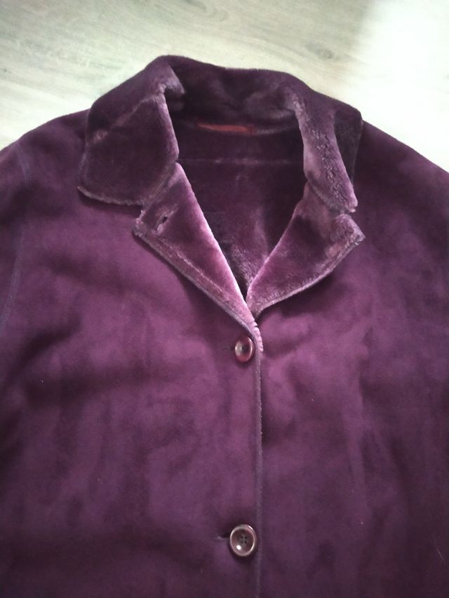 Chaquetón de ante forrado de pelo sintético. T40