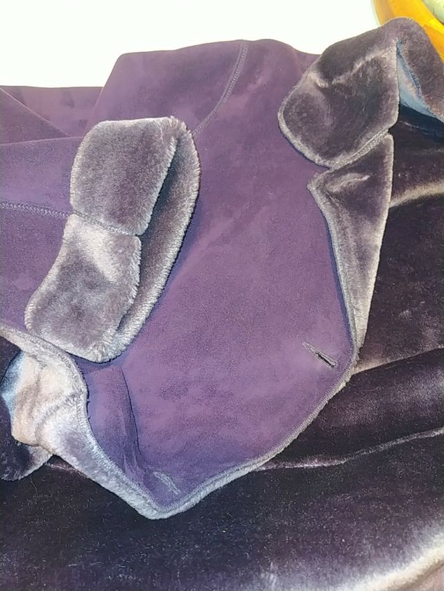 Chaquetón de ante forrado de pelo sintético. T40