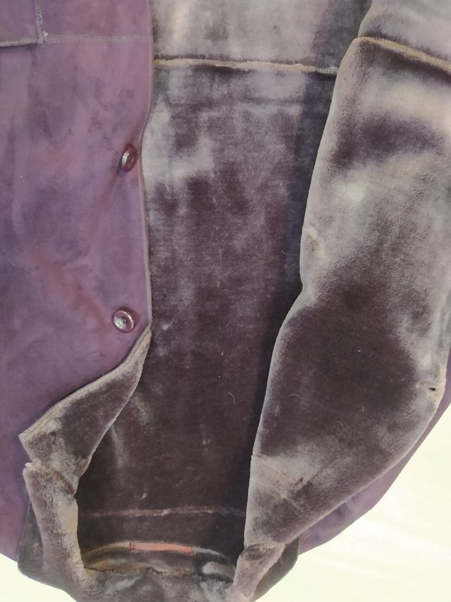 Chaquetón de ante forrado de pelo sintético. T40