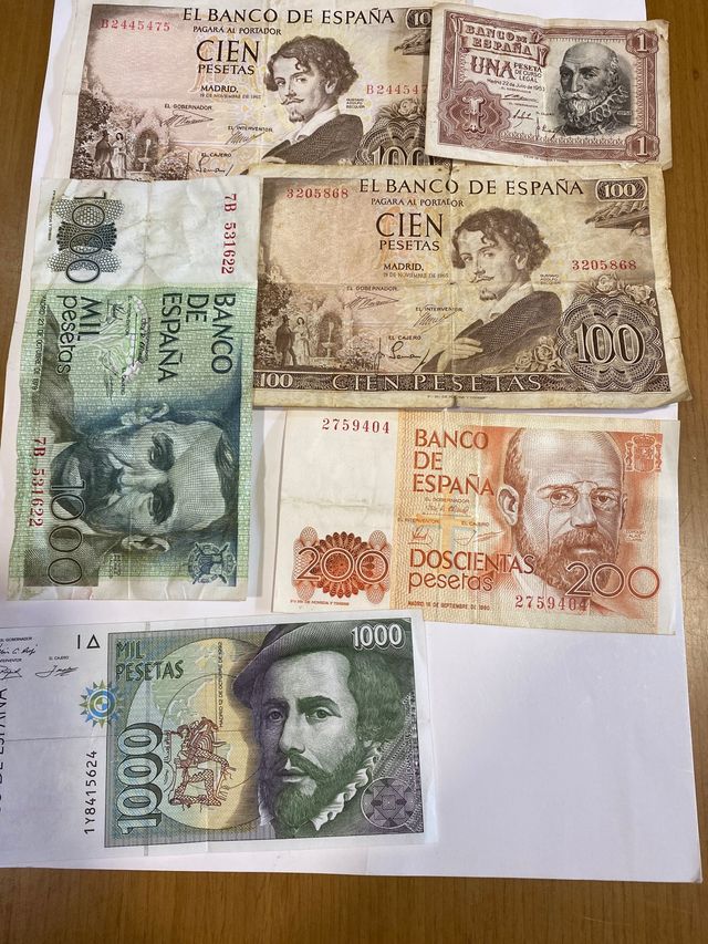 Billetes y monedas antiguas