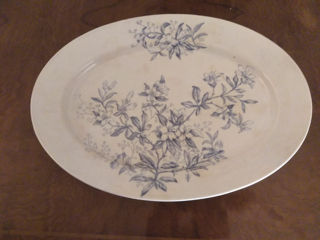 Fuente de porcelana antigua