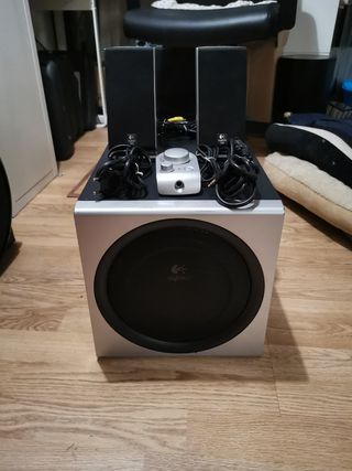 Altavoces Logitech Z-2300 2.1 de segunda mano por 80 EUR en San Sebastián  de Los Reyes en WALLAPOP
