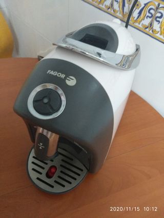 Cafetera cápsulas FAGOR de segunda mano por 30 EUR en Laguna de Duero en  WALLAPOP