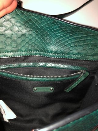 Bolso verde efecto piel de serpiente Parfois de segunda mano por 10 EUR en  Burgos en WALLAPOP