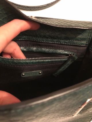 Bolso verde efecto piel de serpiente Parfois de segunda mano por 10 EUR en  Burgos en WALLAPOP