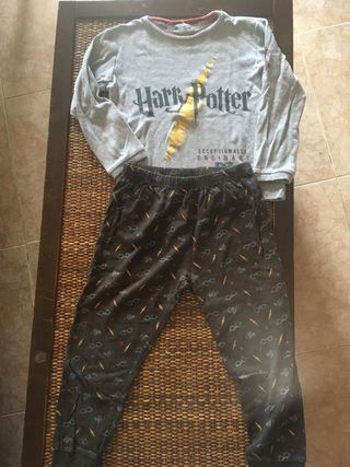 Pijama Zara Harry Potter. Talla 5 años. de segunda mano por 4 EUR en  Benidorm en WALLAPOP