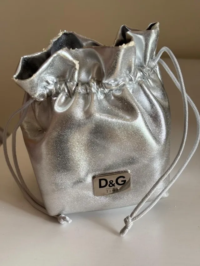 Bolsita - funda plateada Dolce&Gabbana 11x10cms