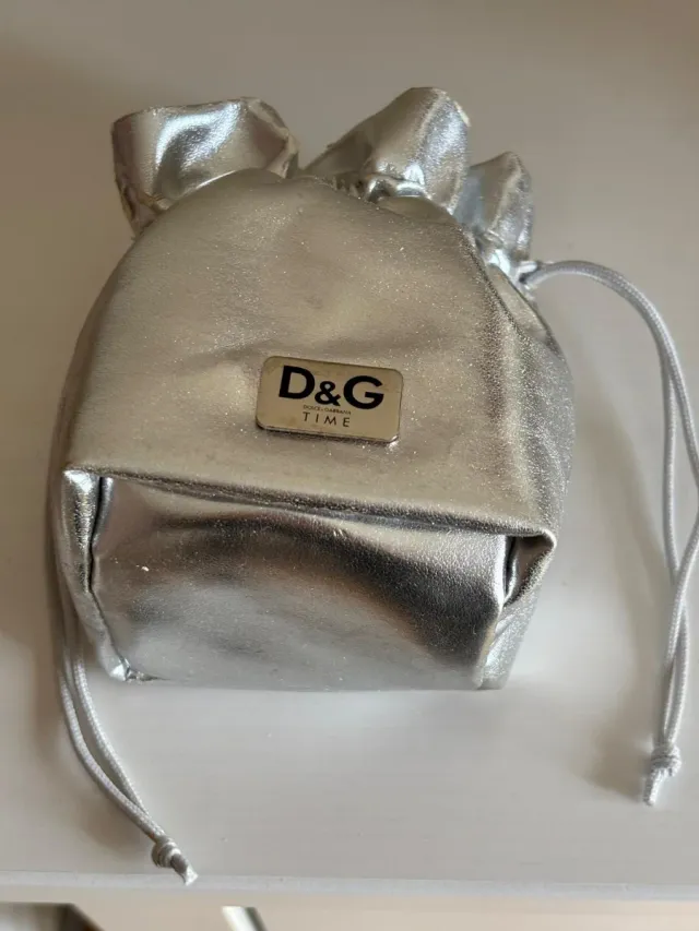 Bolsita - funda plateada Dolce&Gabbana 11x10cms
