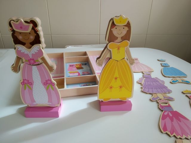 juego para cambiar de ropa a las muñecas