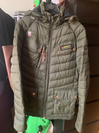 Cazadora plumas Norway niños verde militar de segunda mano por 25 EUR en  Valladolid en WALLAPOP