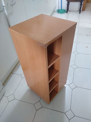 Armario pequeño con ruedas de segunda mano por 28 € en Girona en WALLAPOP