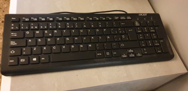 PC SOBREMESA ACER con monitor BENQ