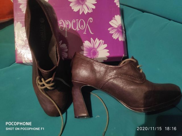 tacones de Cristian lay