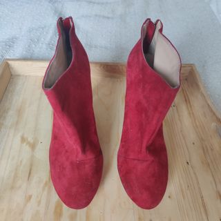 Botines ante rojo tacón 12cms ZARA tachuelas de segunda mano por 10 EUR en  Madrid en WALLAPOP