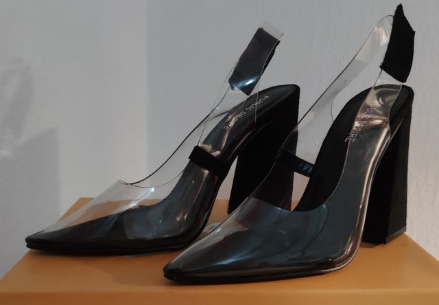 Tacones transparente y terciopelo negro