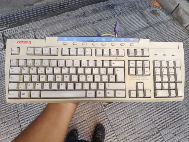 teclado Compaq de calidad y muy buen estado