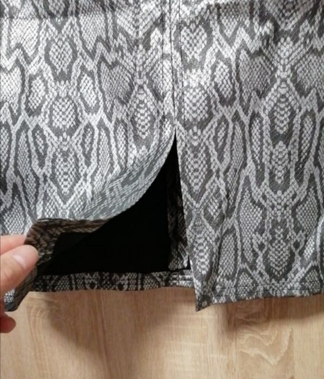 Falda tipo piel Elvis