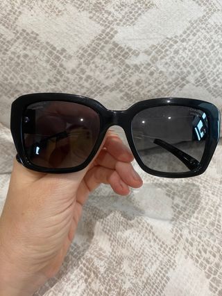 Gafas de sol Chanel originales de segunda mano por 60 EUR en Vigo en  WALLAPOP